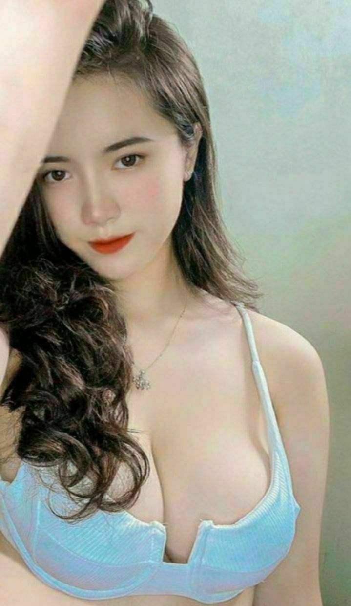 00后小处女伊伊首次出境
